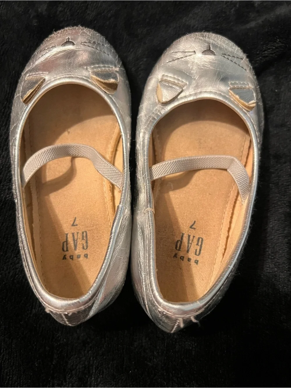Baby Gap size 7 slip on cat
